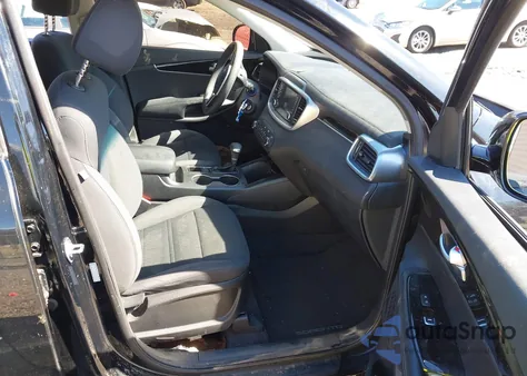 2019 Kia Sorento 2.4L L из США, поврежденный, VIN 5XYPG4A38KG595526